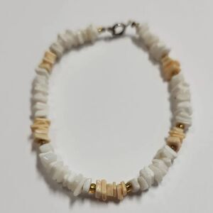 Cream and White Shell Chip Beaded Bracelet